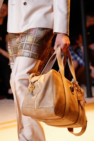 Look 18